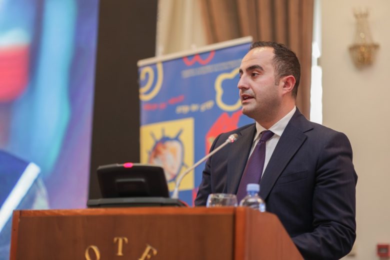 Шаќири: унапредување на образованието на мајчин јазик за учениците од ...