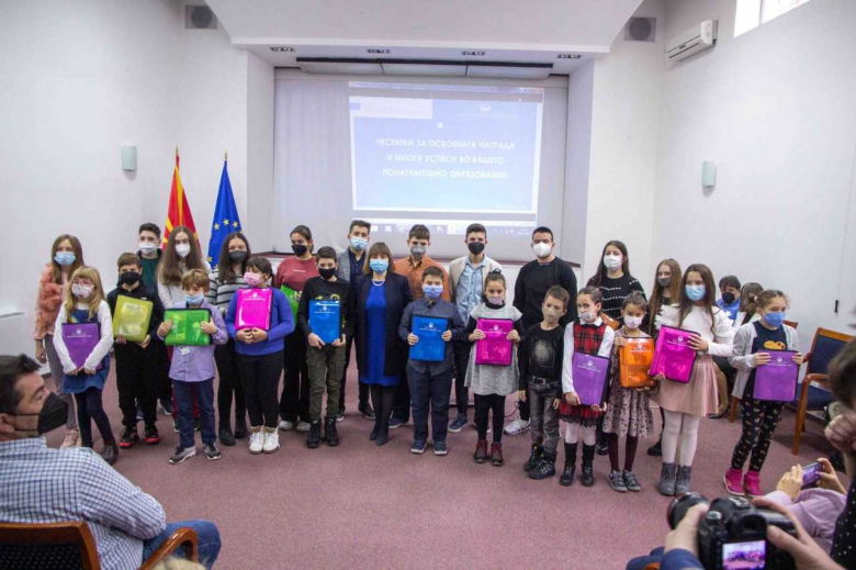 Царовска: Делата на Блаже Конески ги инспирираат младите да творат и да придонесуваат кон развој на нашиот јазик и идентитет