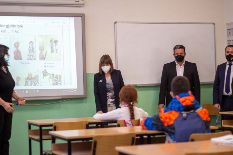Царовска: Преку комбиниран модел на учебници, до етапнa дигитализација и модернизација на образованието