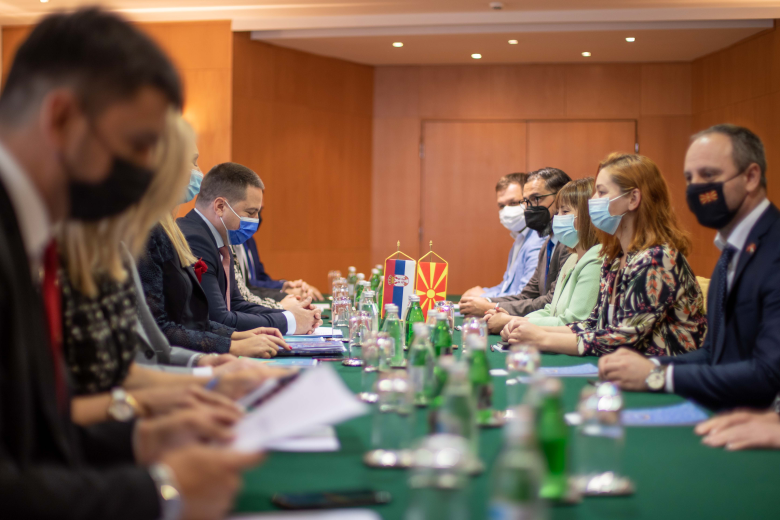 Министерска средба на Царовска и Ружиќ во Белград: Со взаемна соработка и размена на искуства создаваме квалитетно образование за сите деца