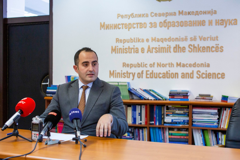 Шаќири: Учениците, родителите, наставниците за време на продолжениот распуст максимално да се придржуваат до мерките и препораките за заштита од ковид-19